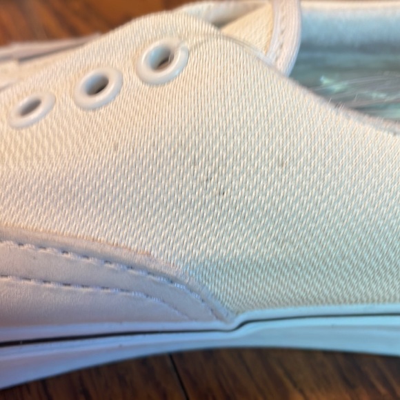 Vans 45 LX amazing pair of shoes in True White. Men’s 7.5 or women’s 9.0. - Picture 13 of 16